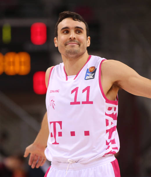 向赛场上证 向赛场上证